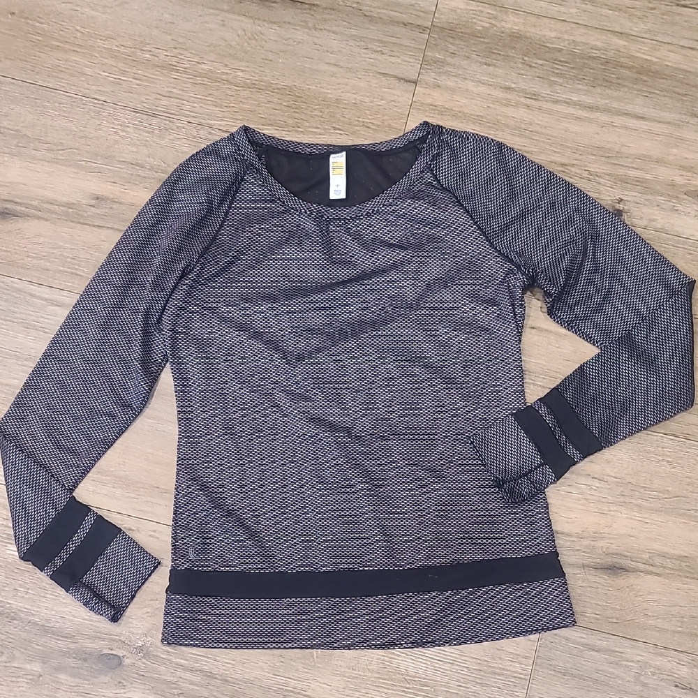 Lole Run Top. Black And Cream Sz Small. Thumb holes, Mesh Back.